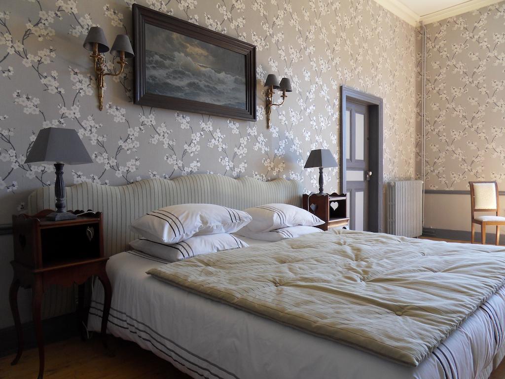 Chateau De Clermont-Saves Bed & Breakfast LʼIsle-Jourdain Rom bilde