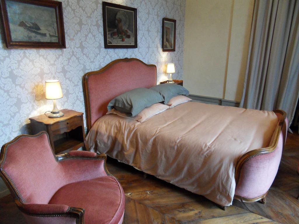 Chateau De Clermont-Saves Bed & Breakfast LʼIsle-Jourdain Rom bilde