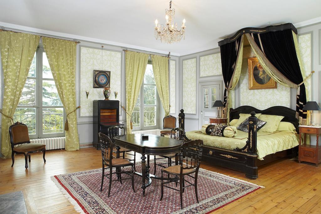 Chateau De Clermont-Saves Bed & Breakfast LʼIsle-Jourdain Rom bilde
