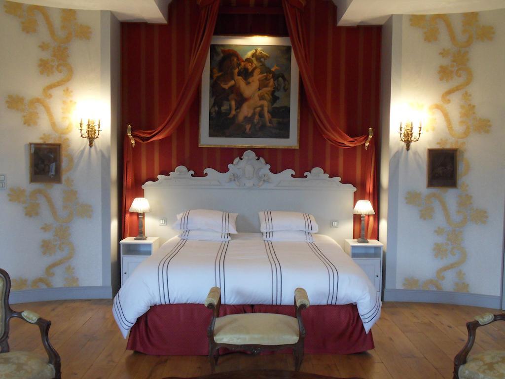 Chateau De Clermont-Saves Bed & Breakfast LʼIsle-Jourdain Rom bilde