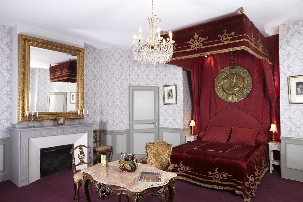 Chateau De Clermont-Saves Bed & Breakfast LʼIsle-Jourdain Rom bilde